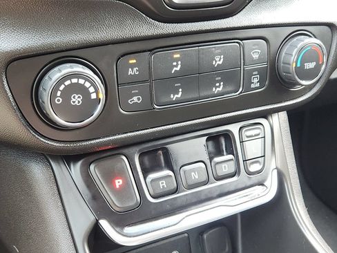 Used 2018 GMC Terrain SLE FWD image 18