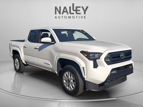 Certified 2025 Toyota Tacoma SR5 image 8