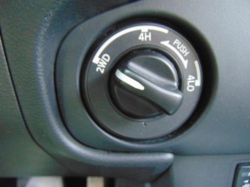 Used 2022 Nissan Frontier SV image 30