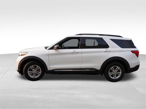 Used 2020 Ford Explorer XLT w/ Equipment Group 202A AWD/4WD image 9