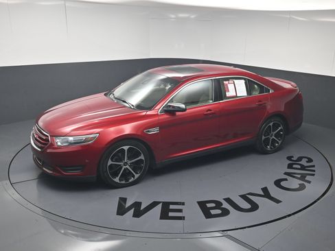 Used 2015 Ford Taurus Limited w/ Equipment Group 301A AWD/4WD image 31