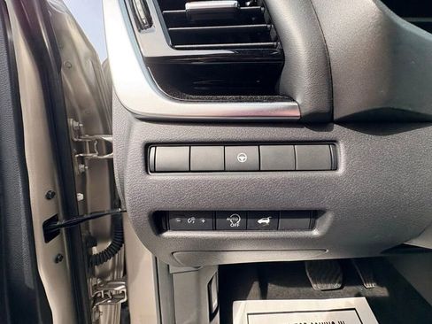 Used 2023 Nissan Rogue SL AWD/4WD image 28