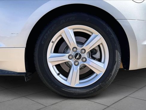 Used 2016 Ford Mustang Coupe image 9