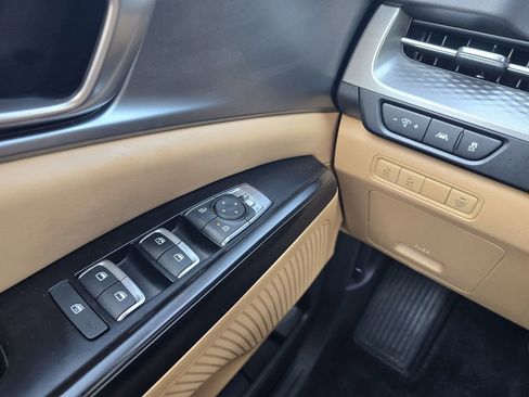 Used 2024 Kia Carnival LX FWD image 24