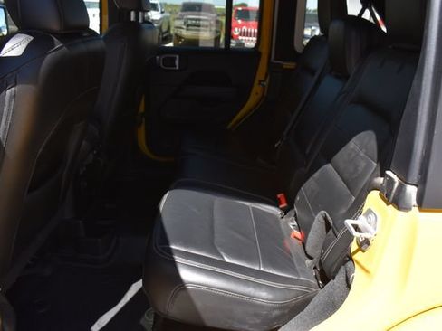 Used 2018 Jeep Wrangler Unlimited Sahara AWD/4WD image 21