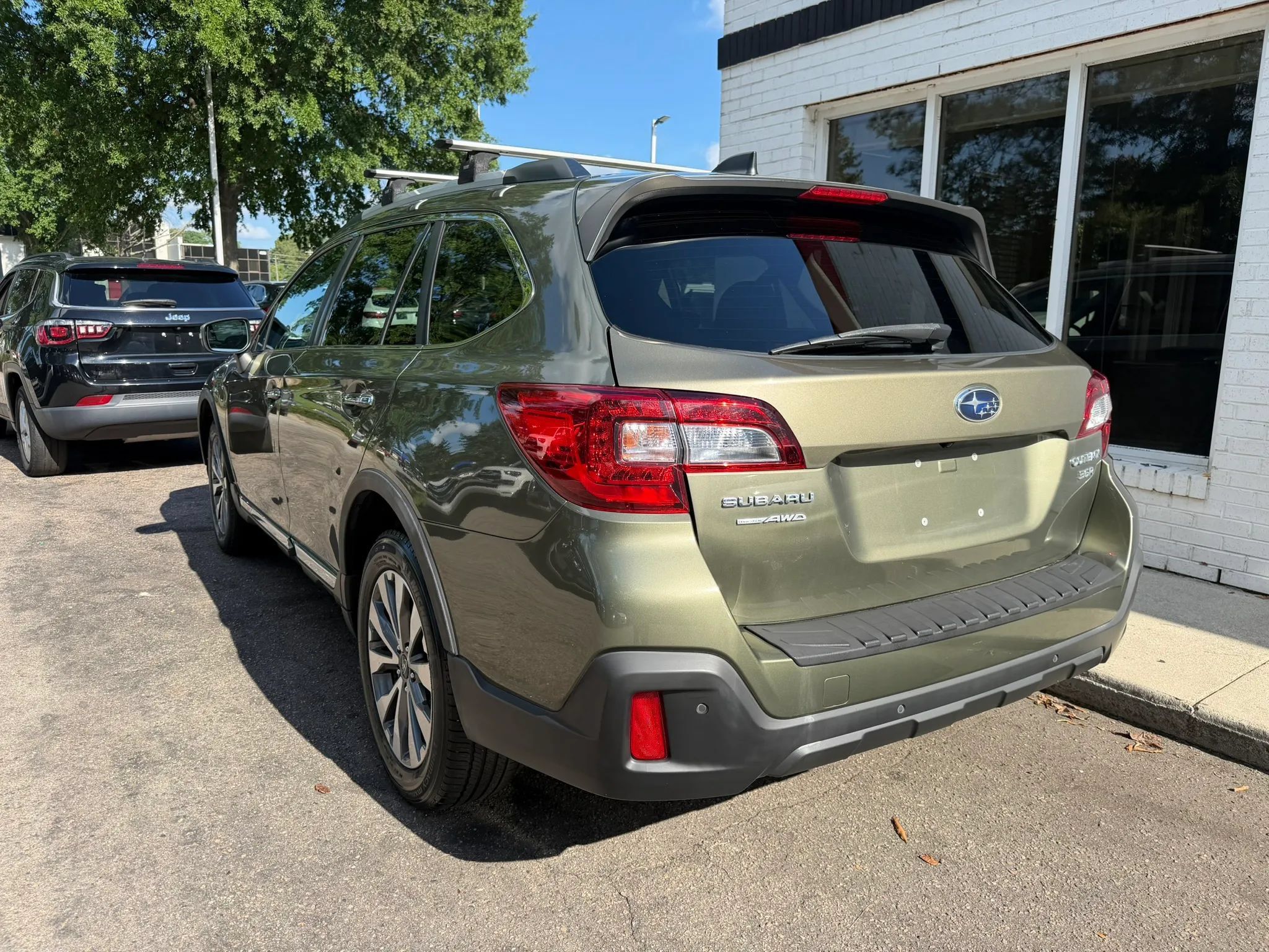 Used 2018 Subaru Outback 3.6R Touring AWD/4WD image 7