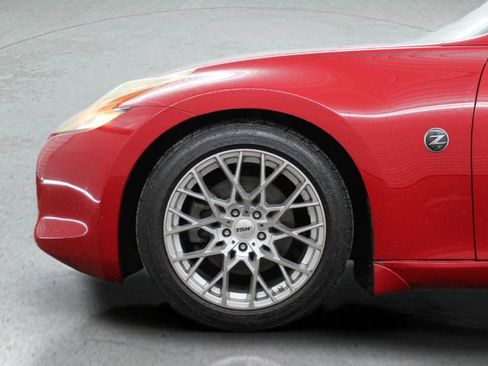 Used 2009 Nissan 370Z Touring RWD image 6