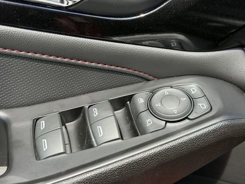 Used 2023 Chevrolet Traverse RS FWD image 23