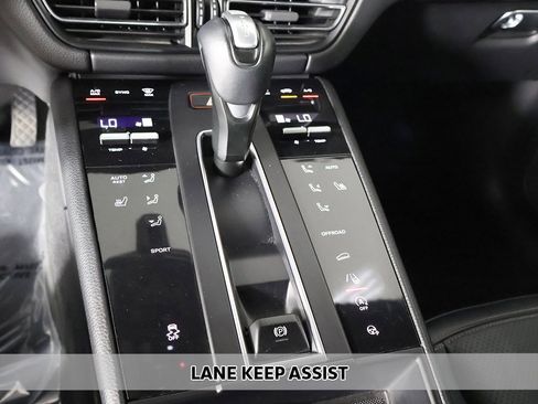 Used 2022 Porsche Macan image 5