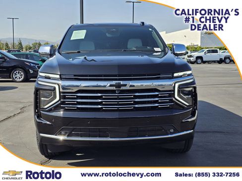 Used 2025 Chevrolet Suburban Premier RWD image 2