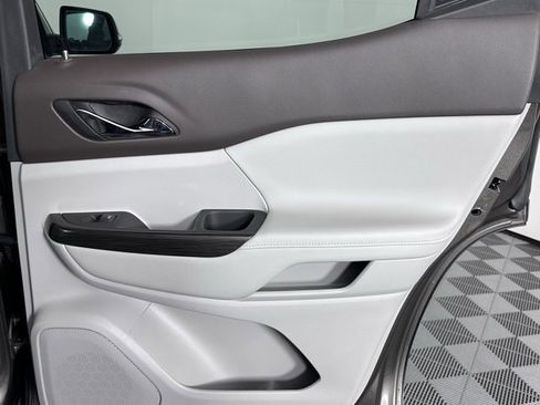 Used 2020 GMC Acadia SLT image 29