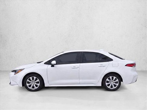 Used 2022 Toyota Corolla LE FWD image 4