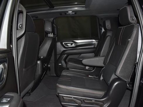 Used 2024 Chevrolet Suburban RST image 32