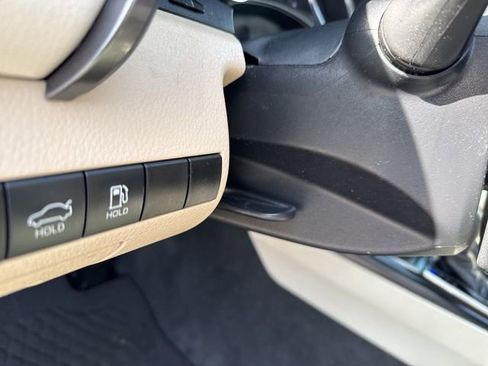 Used 2020 Toyota Camry LE image 28