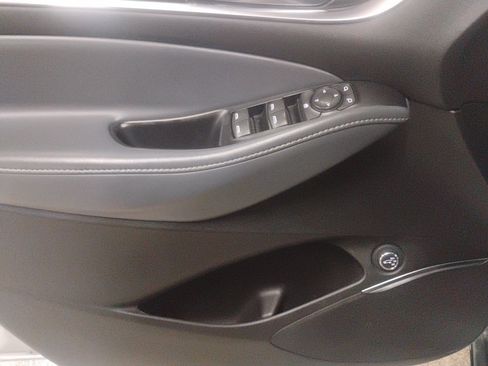 Used 2022 Buick Enclave Essence image 16