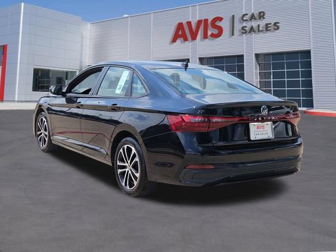 Used 2025 Volkswagen Jetta Sport FWD image 3