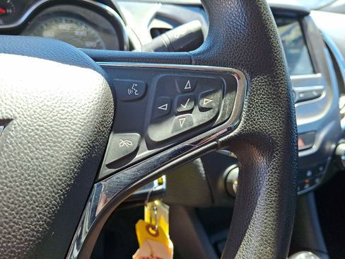 Used 2017 Chevrolet Cruze LT FWD image 21