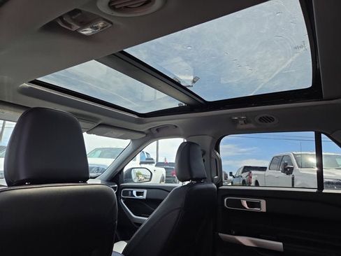 Used 2022 Ford Explorer XLT AWD/4WD image 13