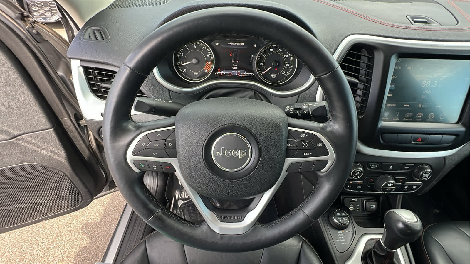 Used 2014 Jeep Cherokee Trailhawk w/ Comfort/Convenience Group AWD/4WD image 18