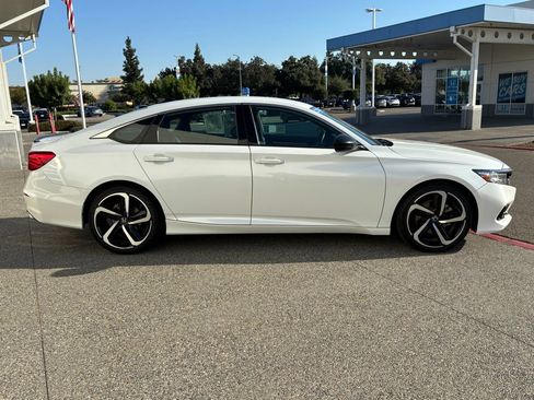 Used 2022 Honda Accord Sport image 4