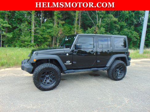 Used 2018 Jeep Wrangler Unlimited Sport S AWD/4WD image 7