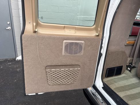 Used 2003 Ford E-150 and Econoline 150 image 19