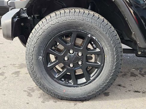 Used 2023 Jeep Gladiator Overland image 13