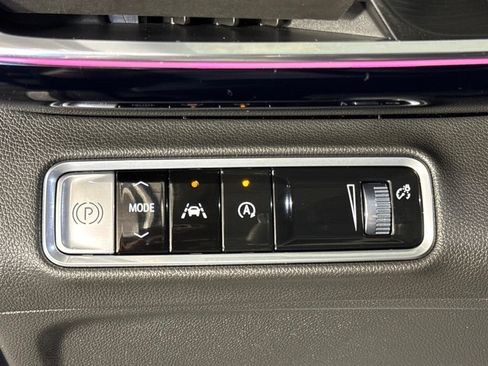 Certified 2025 Buick Envision Preferred AWD/4WD image 29