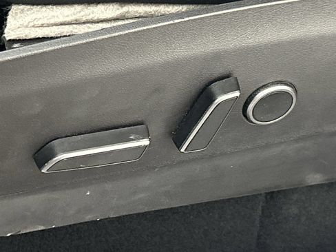Used 2022 Tesla Model Y Long Range AWD/4WD image 19