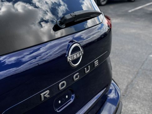 Used 2025 Nissan Rogue SV FWD image 10