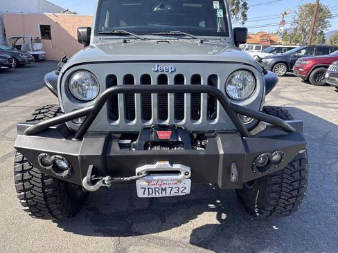 Used 2014 Jeep Wrangler Unlimited Rubicon w/ Connectivity Group AWD/4WD image 9