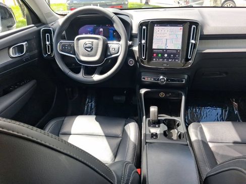Used 2024 Volvo XC40 B5 Core AWD/4WD image 9
