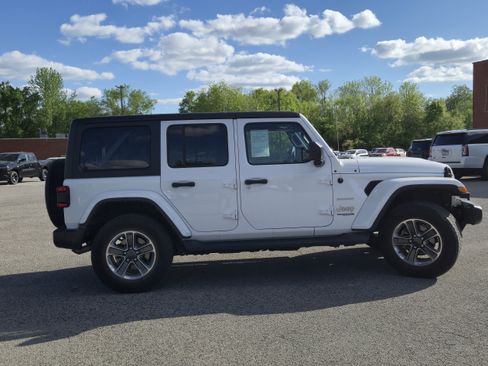 Used 2021 Jeep Wrangler Unlimited Sahara AWD/4WD image 3