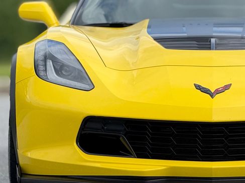 Used 2018 Chevrolet Corvette Z06 RWD image 14