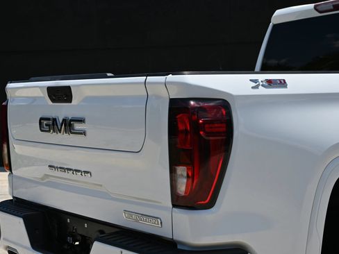 Used 2021 GMC Sierra 1500 Elevation AWD/4WD image 9