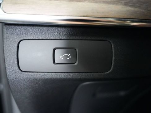 Used 2025 Volvo XC90 B6 Plus AWD/4WD image 20