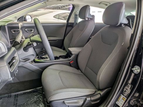 Used 2025 Kia K4 LXS image 23