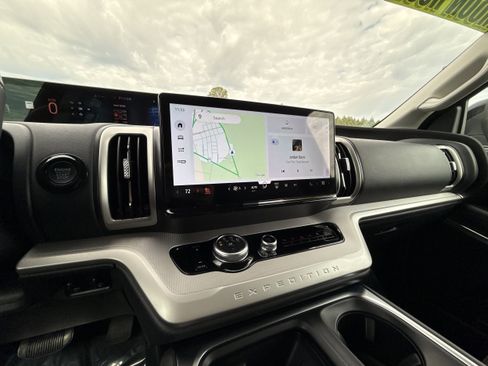 Used 2025 Ford Expedition Active image 19