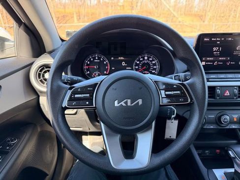 Used 2024 Kia Forte LXS image 19