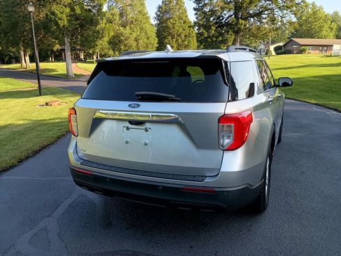 Used 2020 Ford Explorer XLT RWD image 2