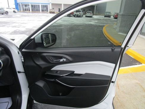 Used 2024 Chevrolet Trax LT w/ LT Convenience Package image 25