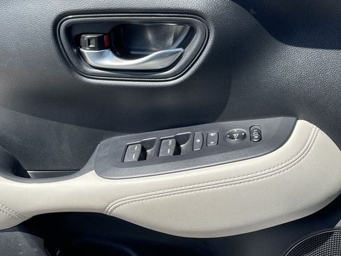 Certified 2025 Honda HR-V LX image 22