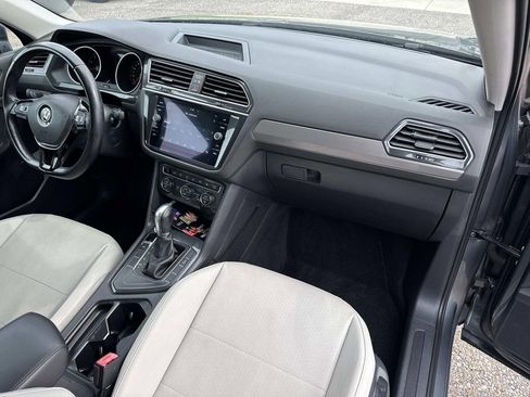 Used 2019 Volkswagen Tiguan SE w/ Panoramic Sunroof Package FWD image 15