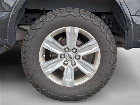 Used 2018 Ford F150 Platinum w/ Equipment Group 701A Luxury AWD/4WD image 18