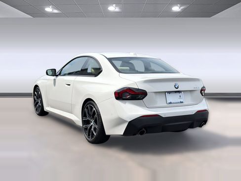 Used 2024 BMW 230i Coupe w/ Convenience Package RWD image 3