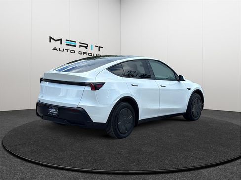 Used 2026 Tesla Model Y 2WD image 9