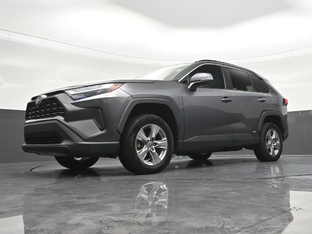 Used 2022 Toyota RAV4 XLE AWD/4WD image 26