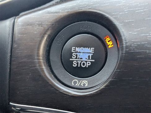 Used 2017 Jeep Grand Cherokee Limited w/ Luxury Group II image 40