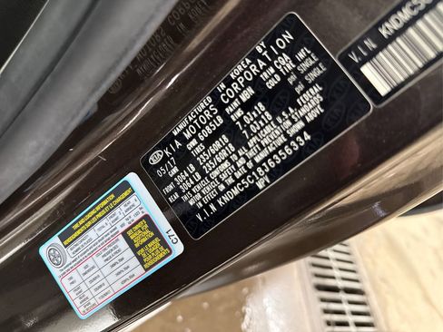 Used 2018 Kia Sedona EX image 18