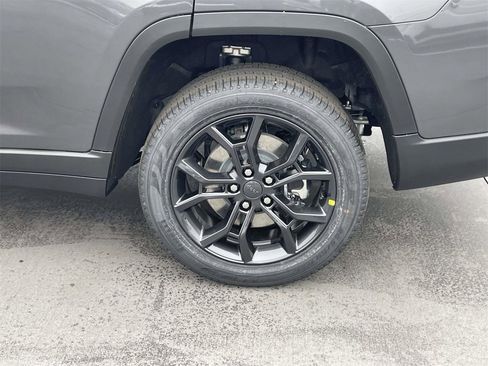 New 2025 Jeep Grand Cherokee L Limited image 12